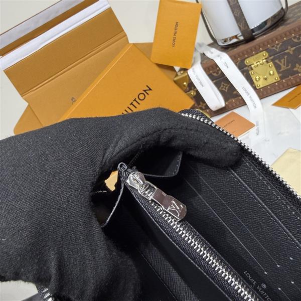 2026122105447947 310